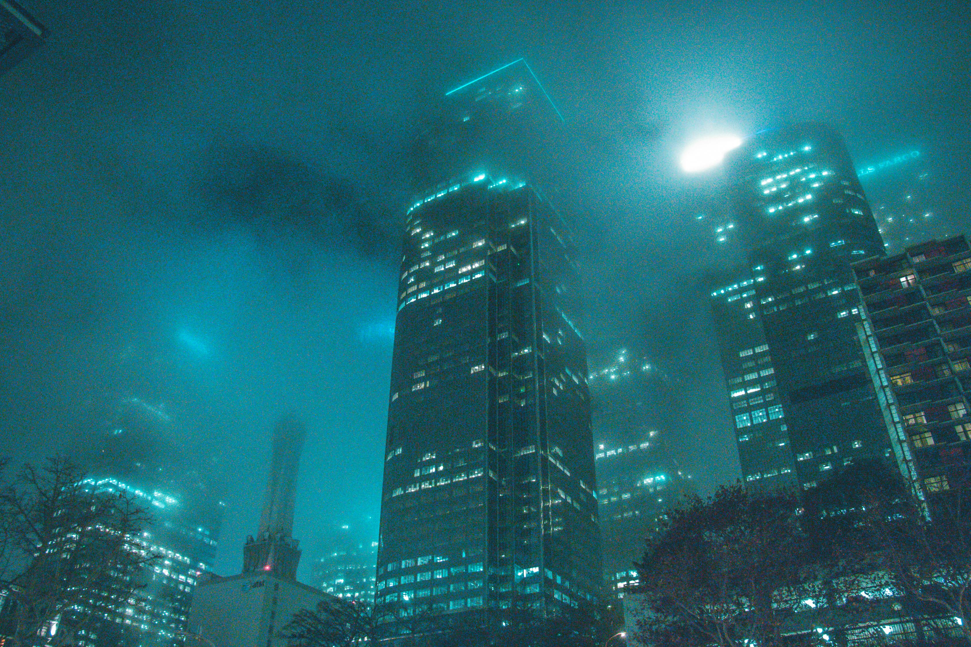 夜行者電影，探索都市暗影，揭示背后真相